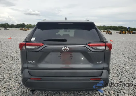 2021 Toyota Rav4 Xle Premium z USA, uszkodzony, nr VIN 2T3C1RFVXMC112776